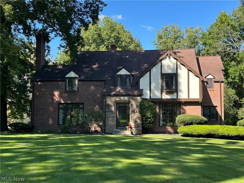 1000 Colonial Drive, Youngstown, OH 44505 Photo 1