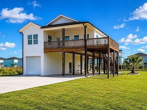 220 Windjammer Street, Rockport, TX 78382