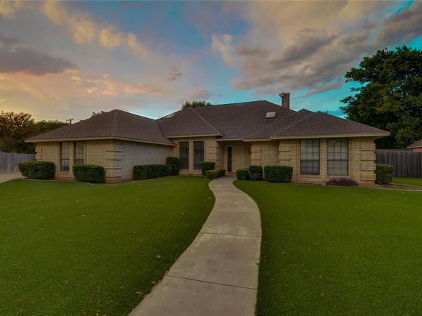 8240 Saddlebrook Drive, Benbrook, TX 76116