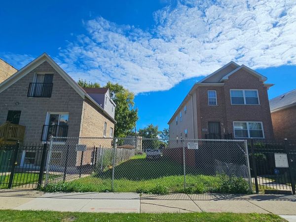 833 N Ridgeway Avenue , Chicago, IL 60651