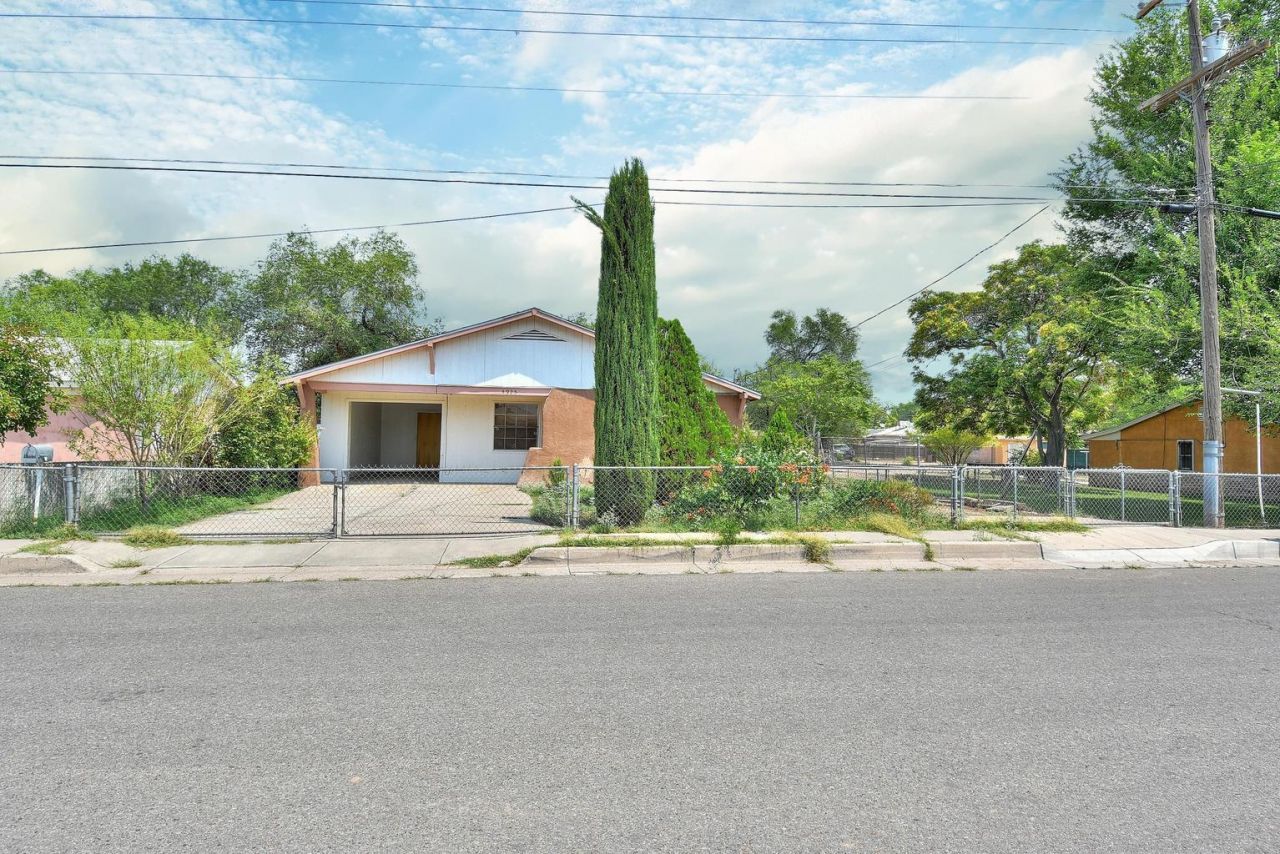 4925 Glendale Road Nw, Albuquerque, NM 87105 Main Photo