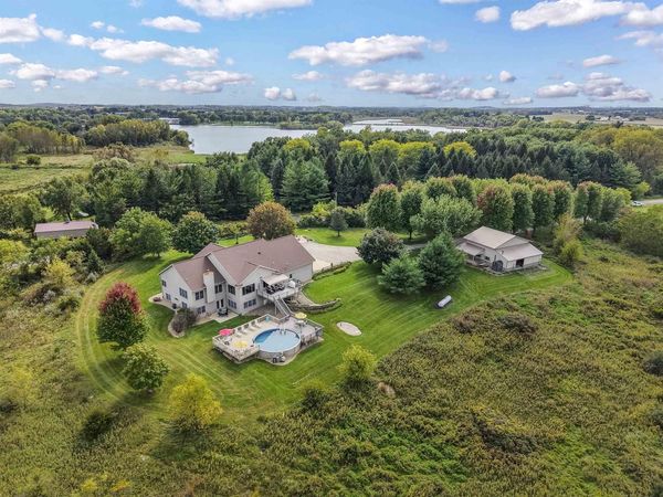 852 Canal Road, Marshall, WI 53559