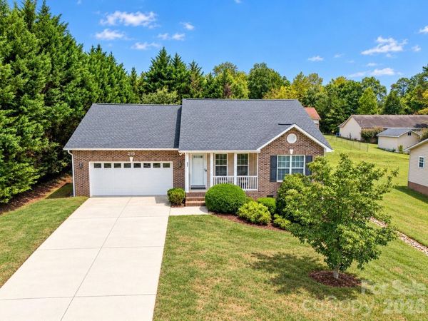 215 Pine Meadows Circle , Hickory, NC 28601