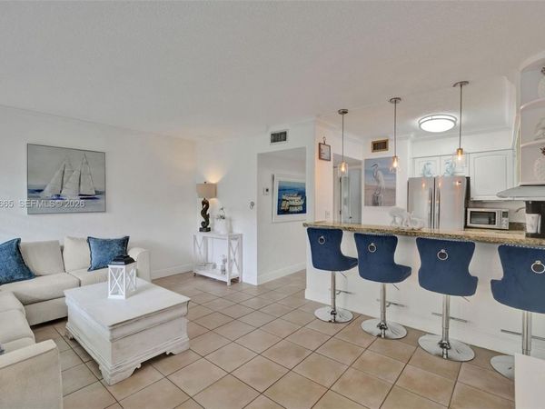 2124 NE 5th Ave , Unit 107, Wilton Manors, FL 33305
