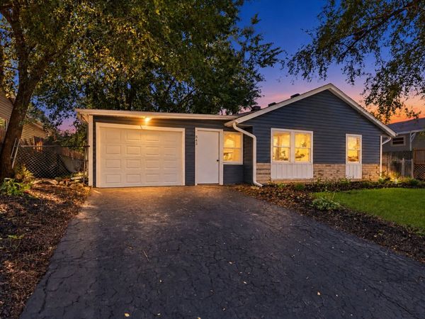 843 Navajo Drive , Carpentersville, IL 60110