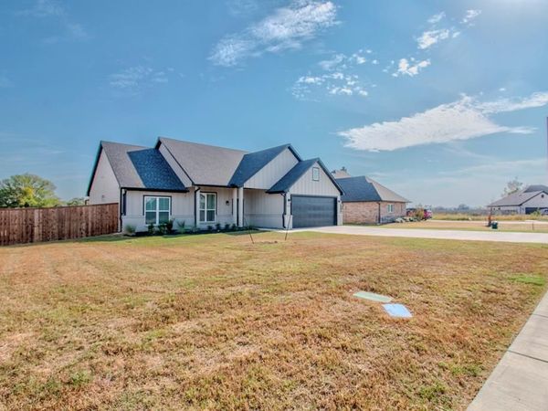 512 Austin Street, Callisburg, TX 76240