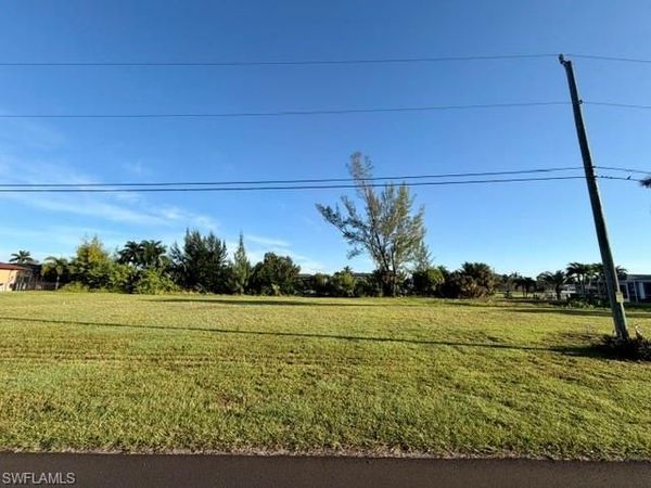 315 SE 29th TER , CAPE CORAL, FL 33904