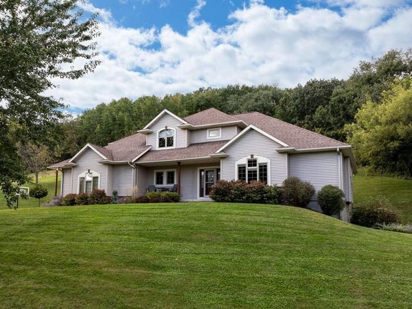 W5664 Stone Hill ROAD, La Crosse, WI 54601