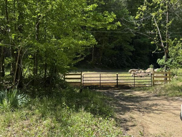 915 Chestnut Valley Rd, Vonore, TN 37885