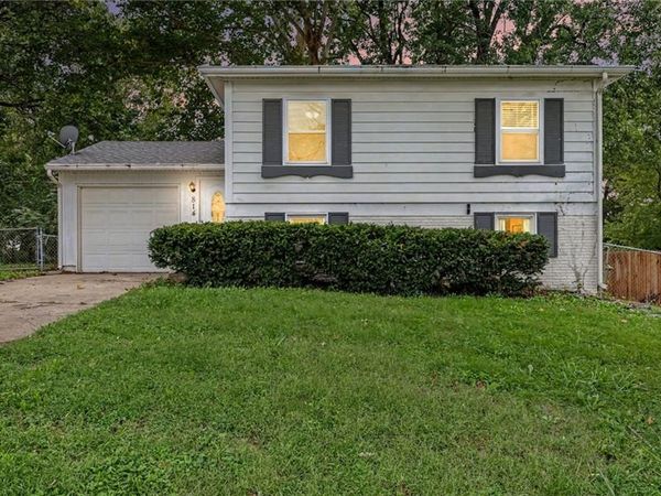 814 N Wigwam Trail, Independence, MO 64056