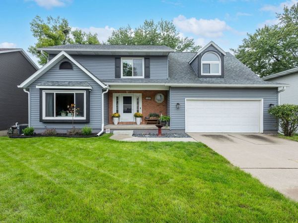 4160 Apple Valley Drive , Bettendorf, IA 52722