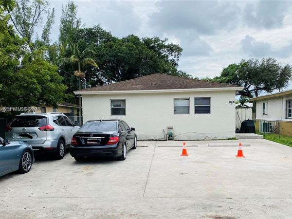 2800 NW 48th St , Miami, FL 33142
