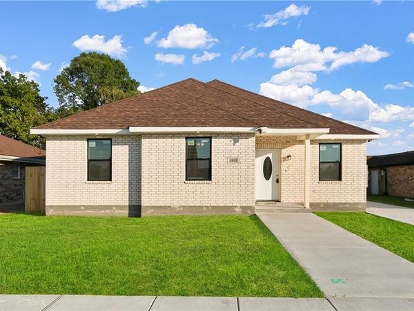 2905 LAKEWOOD Drive, Violet, LA 70092