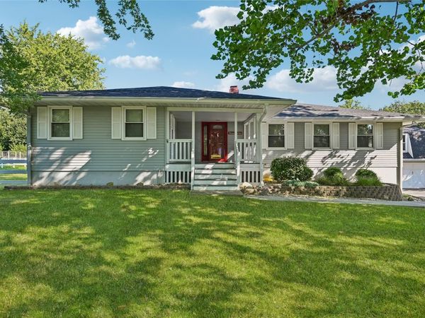 1022 Rolling Glen Drive , Marion, IA 52302