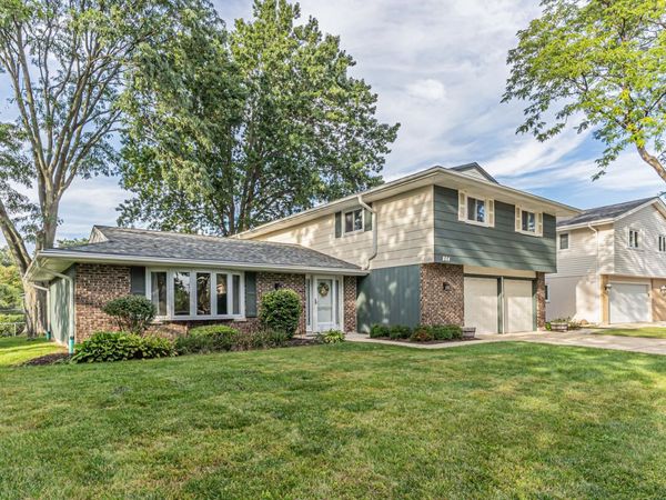 864 PINEHURST Lane , Schaumburg, IL 60193