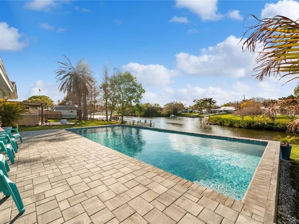 632 SHORE DRIVE , LARGO, FL 33771