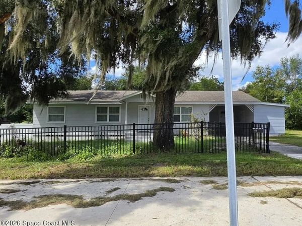 910 N Garfield Avenue , DeLand, FL 32724