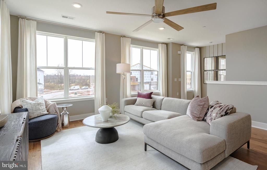 175 Leona Stewart Blvd, Pennington, NJ 08534 Main Photo