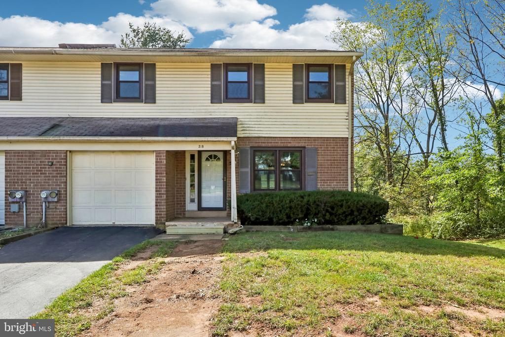 318 LAUREL DRIVE , COLLEGEVILLE, PA 19426