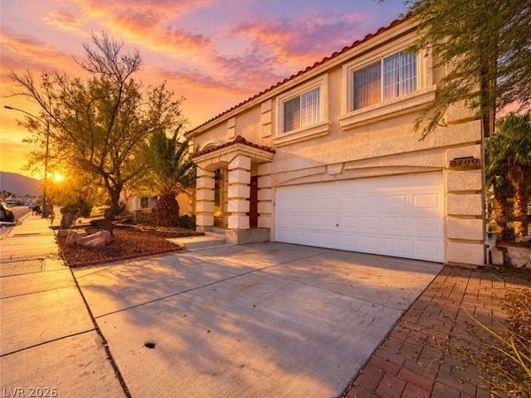 8700 Raindrop Canyon Avenue , Las Vegas, NV 89129
