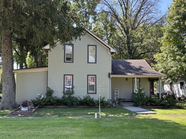 201 W Green Street , Roberts, IL 60962