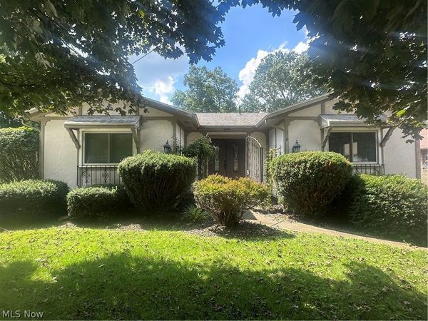 6425 Woodmoor Avenue NW, Canton, OH 44718