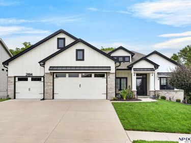 21814 H Street, Omaha, NE 68022