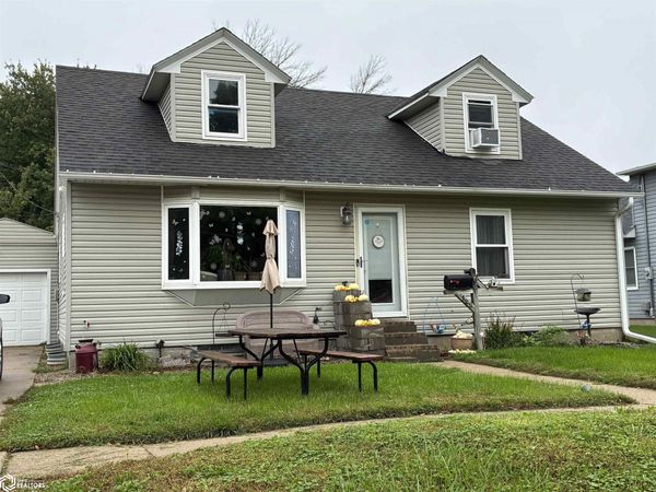 108 9th Avenue SE, Belmond, IA 50421