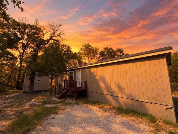 104 Kanawka Street , Mabank, TX 75156