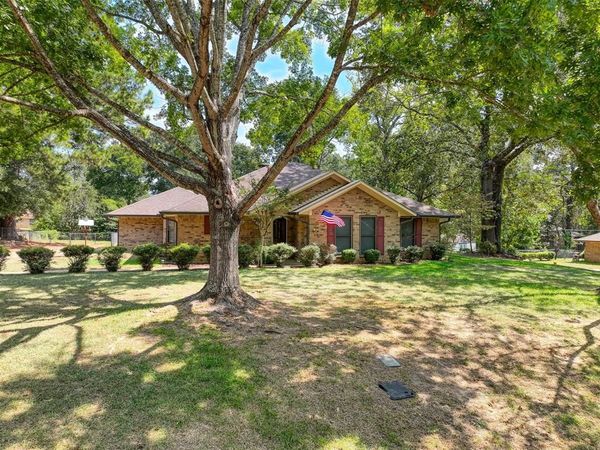 1690 An County Road 359 , Palestine, TX 75803