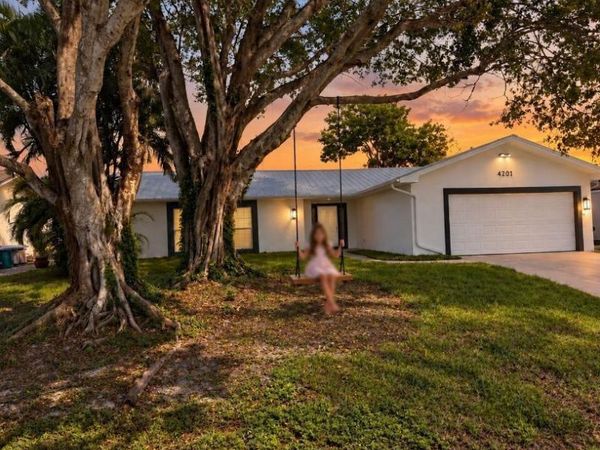 4201 32nd AVE SW, NAPLES, FL 34116