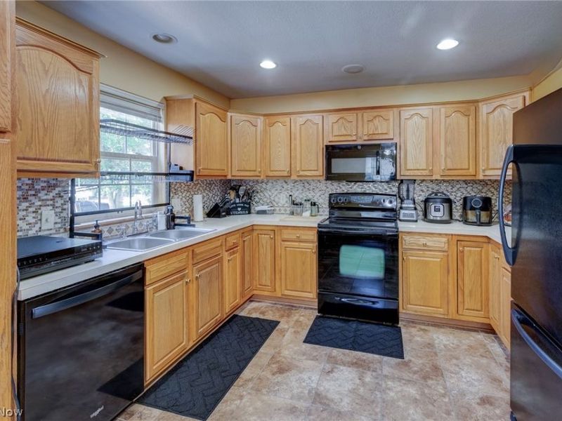 6107 Sky Ridge Avenue NE, Louisville, OH 44641 Photo 11