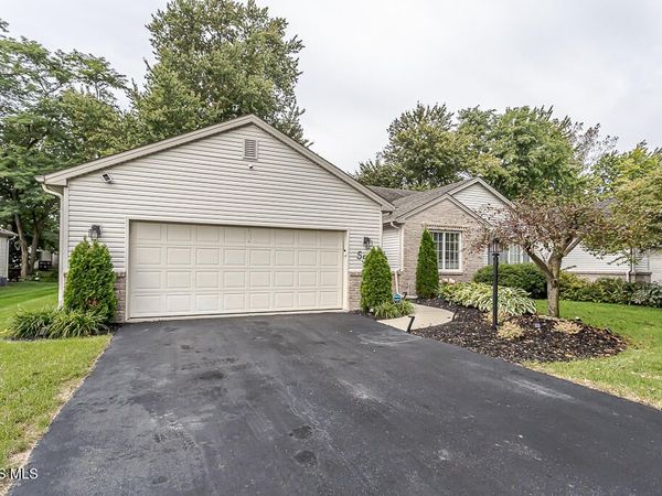 552 Crystal Lake Drive, Holland, OH 43528