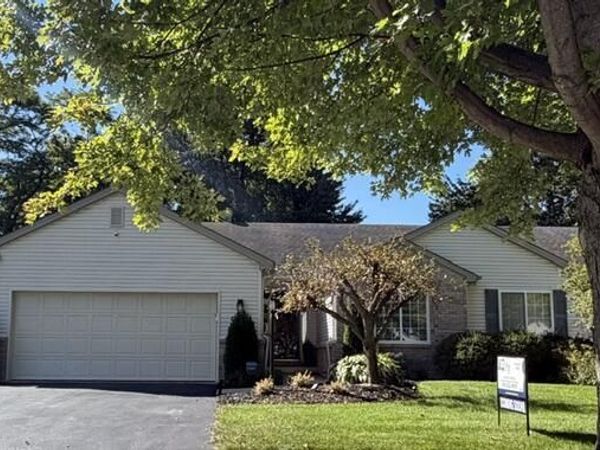 552 Crystal Lake Drive , Holland, OH 43528