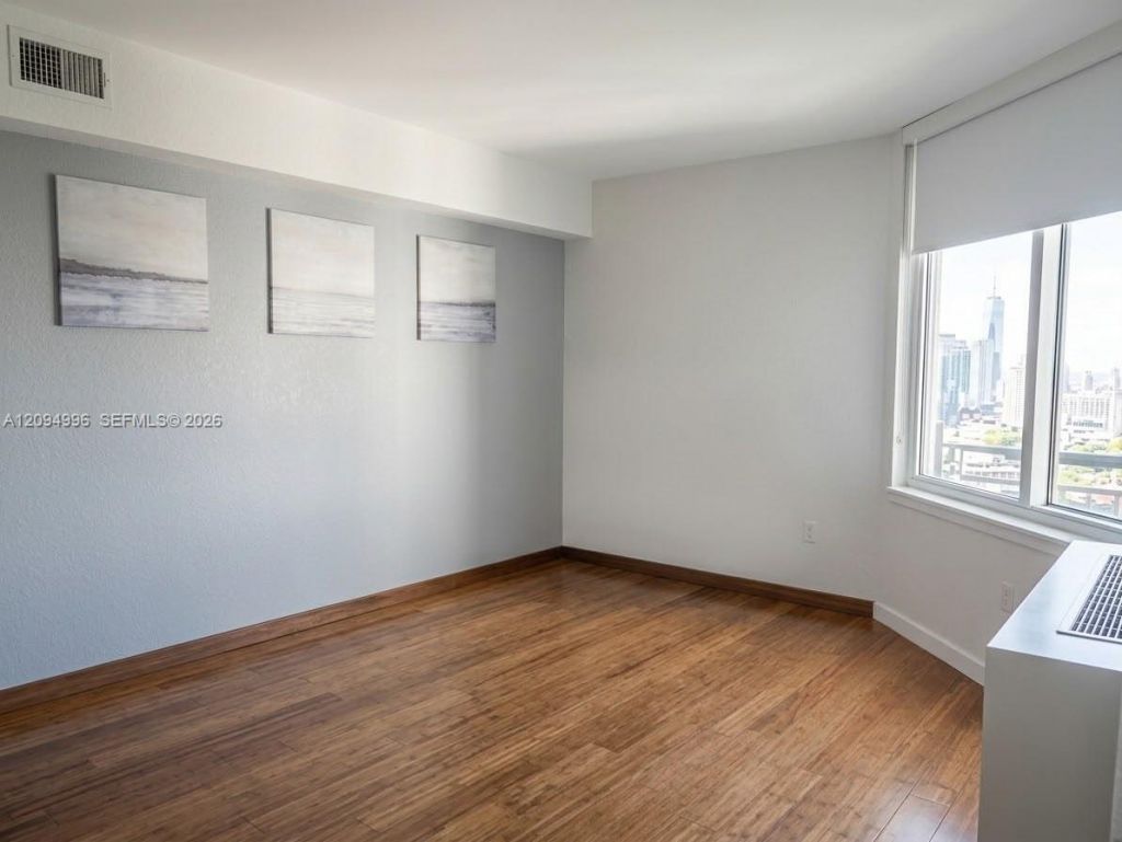 325 S Biscayne Blvd , Unit 2722, Miami, FL 33131 Photo