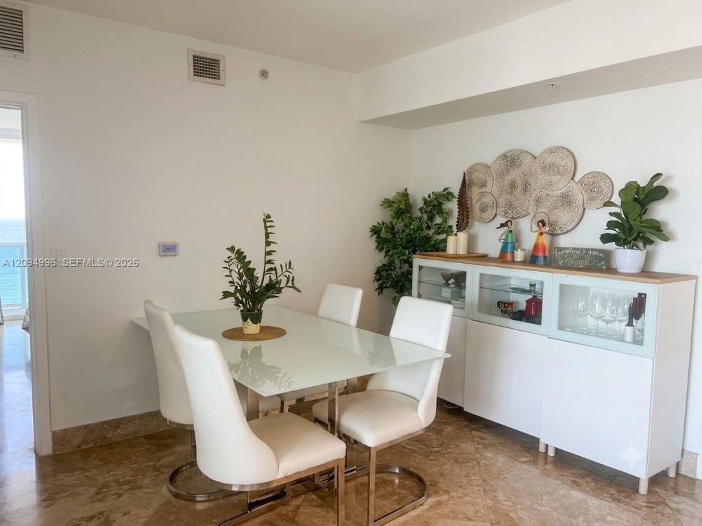 325 S Biscayne Blvd , Unit 2722, Miami, FL 33131 Photo