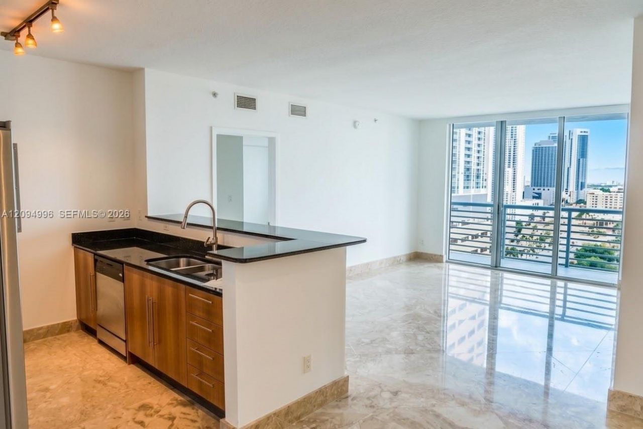 325 S Biscayne Blvd , Unit 2722, Miami, FL 33131 Photo