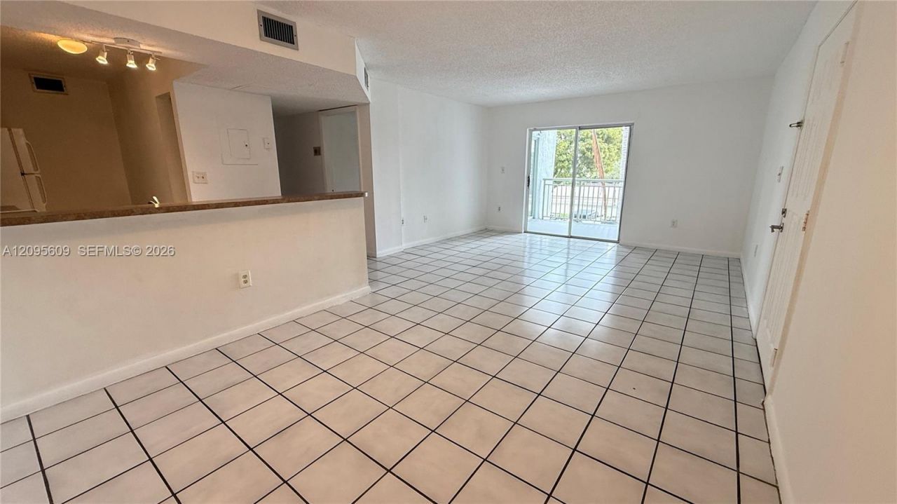 8560 SW 212th St , Unit 203, Cutler Bay, FL 33189 Photo