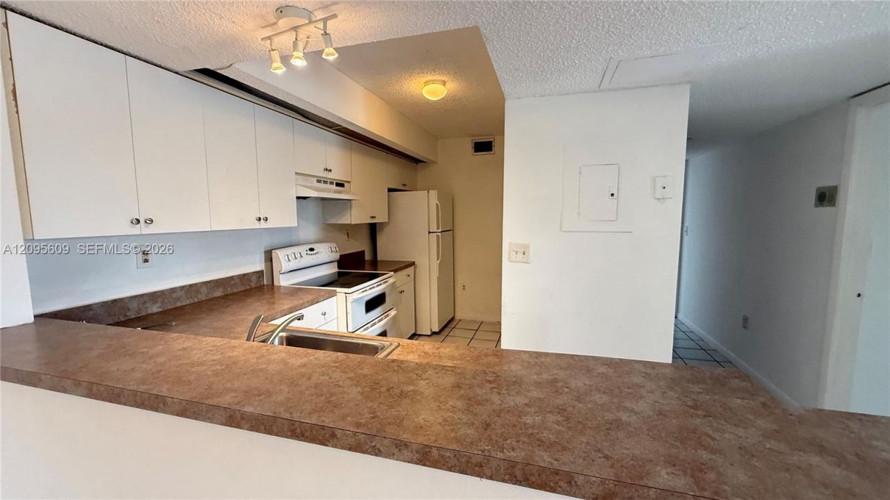 8560 SW 212th St , Unit 203, Cutler Bay, FL 33189 Photo