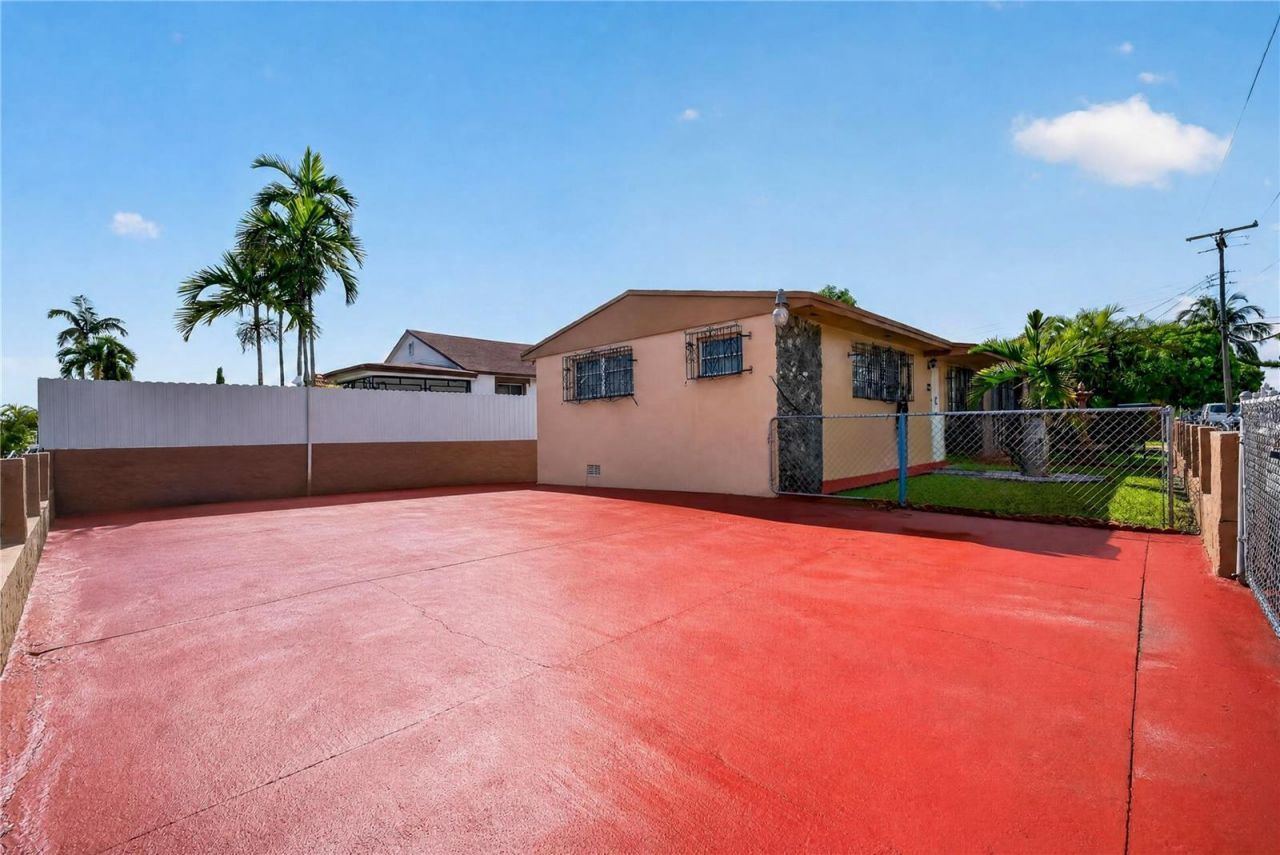 500 E 40th Street , Hialeah, FL 33013 Photo