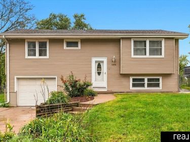 5806 S 113 Street, Omaha, NE 68137