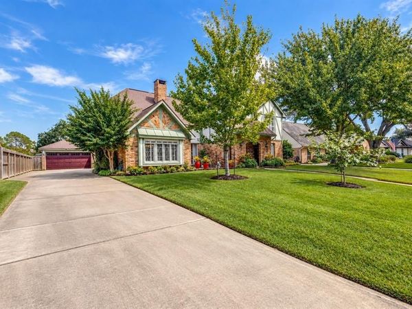 807 Longview Drive, Sugar Land, TX 77478