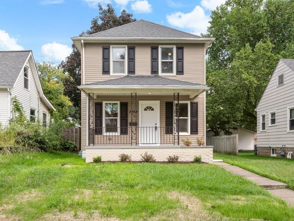 2384 28th Street , Moline, IL 61265