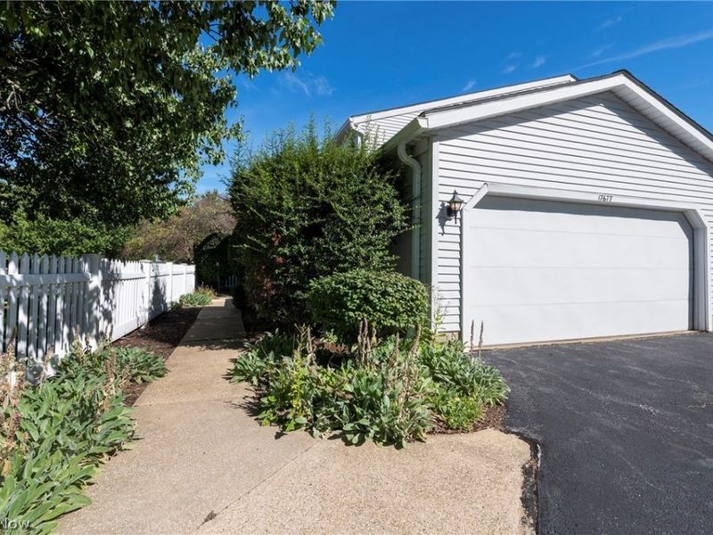17677 Eastbrook Trail, Chagrin Falls, OH 44023 Photo 3