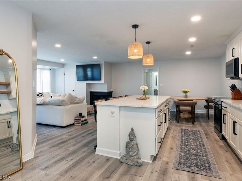 17677 Eastbrook Trail, Chagrin Falls, OH 44023 Photo 6