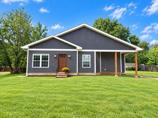 16 Grove Street , Bristol, IL 60512