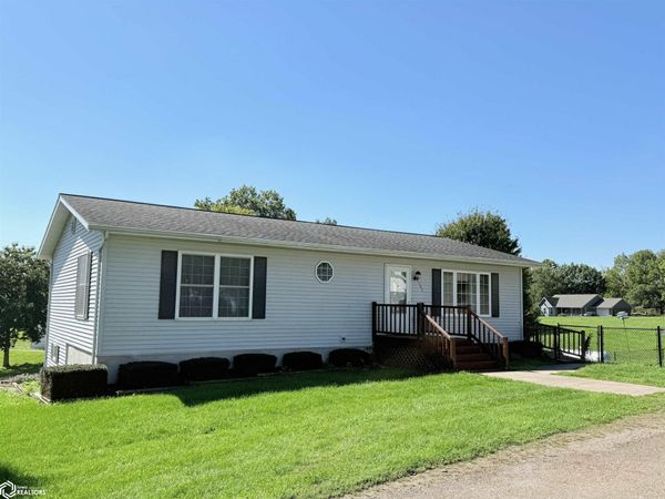 503 6Th Street, Bonaparte, IA 52620