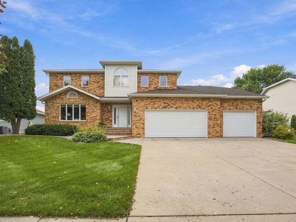 2825 27th Street S, Fargo, ND 58103