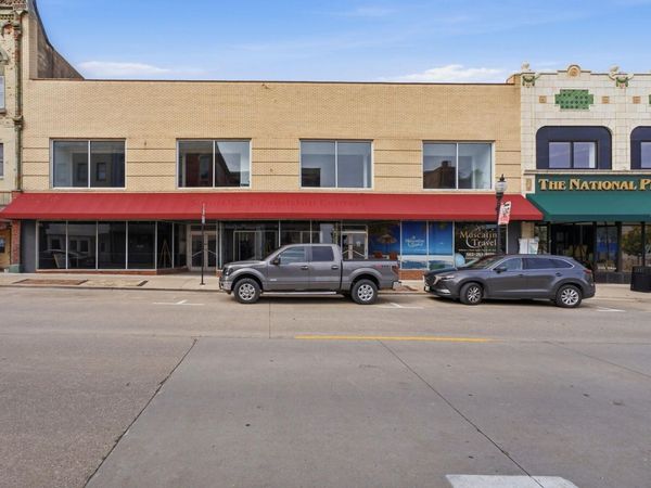 129 W 2ND ST, Muscatine, IA 52761