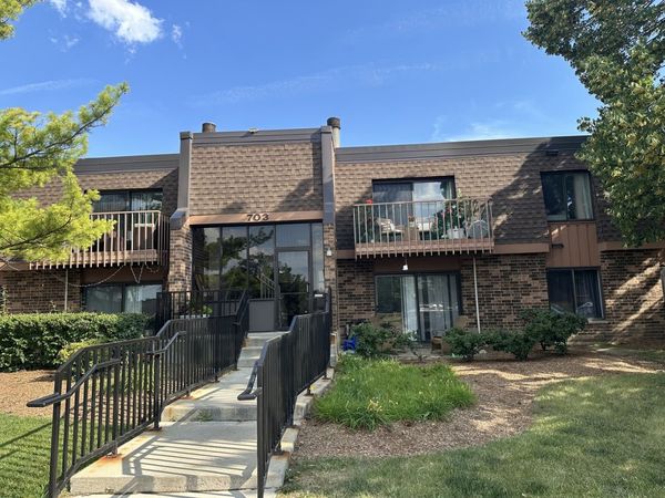 703 Waterford Road , Unit 2B, Schaumburg, IL 60193
